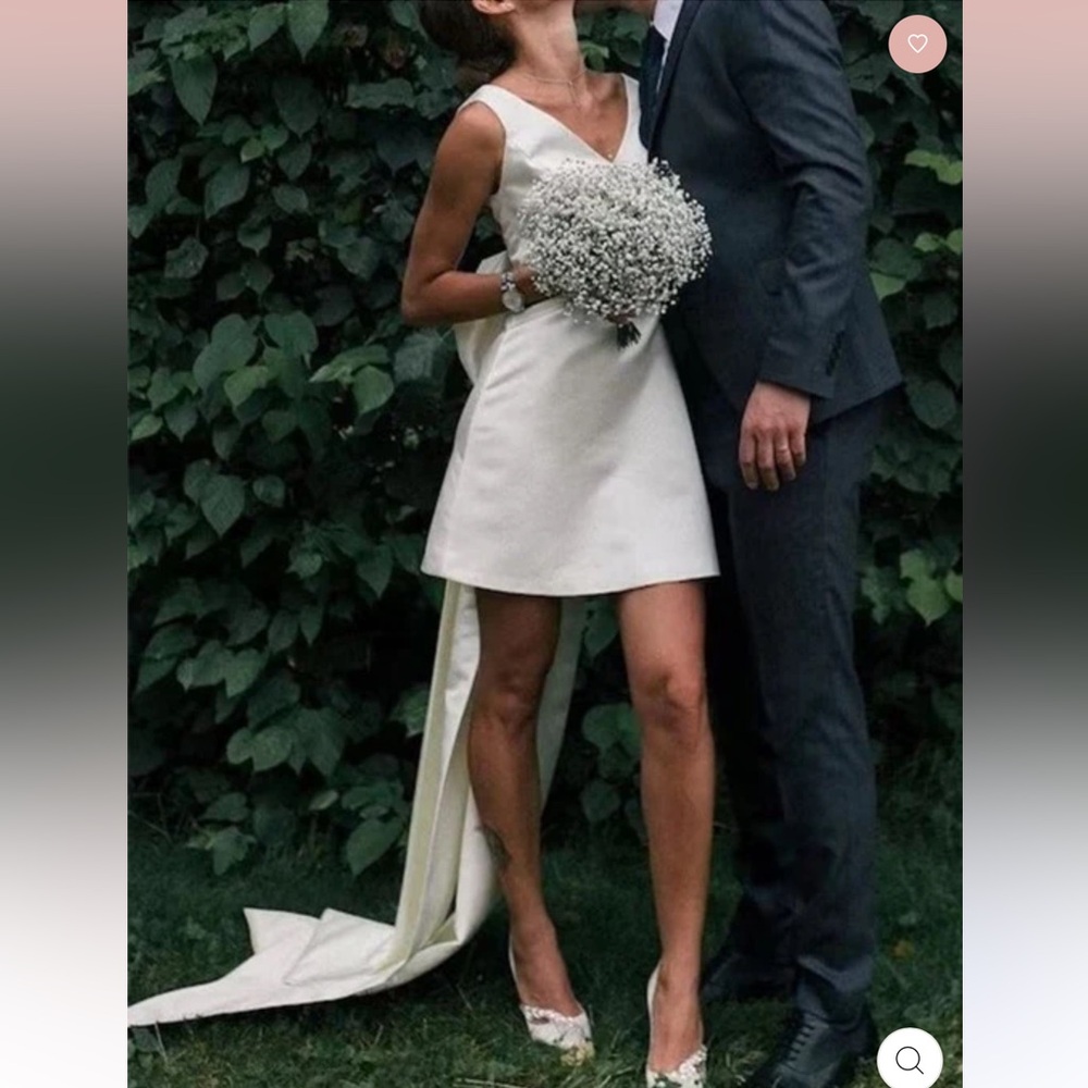 Elegant White Satin Gown with Detachable Bow